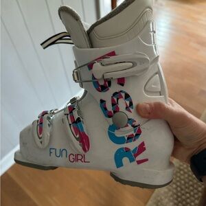 Kids ski boots